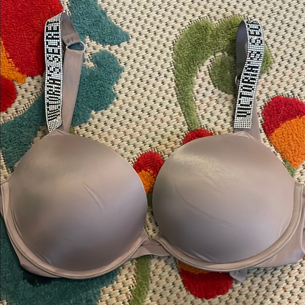 VICTORIA'S SECRET VERY SEXY PUSH UP BRA SIZE 32 DD